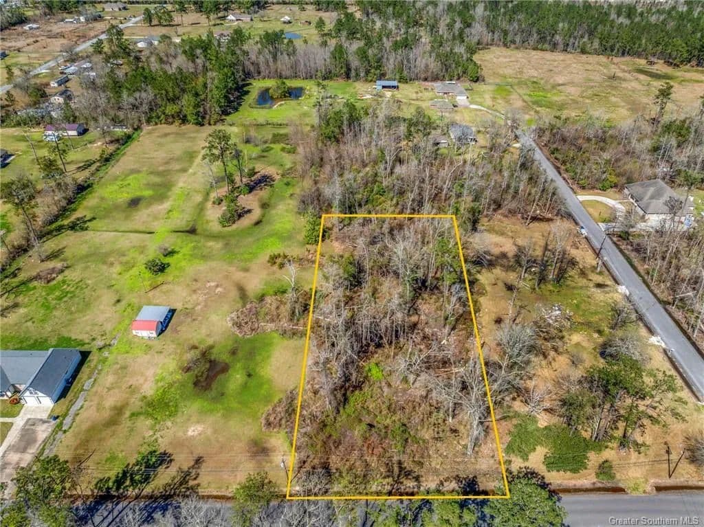 1.17 Acres of Land for Sale in Moss Bluff, Louisiana - Moss Bluff, Louisiana