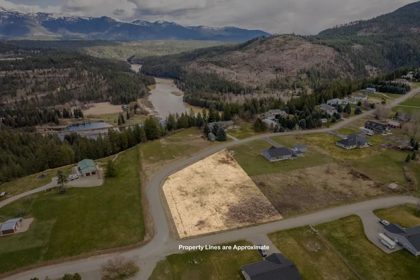 Land -Single Family Acreage in Moyie Springs