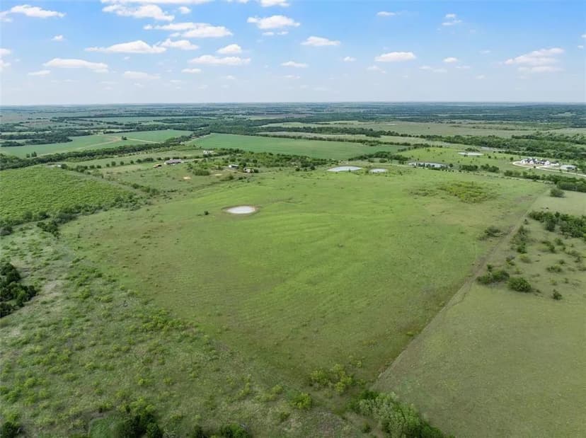 Vacant Land in Lott