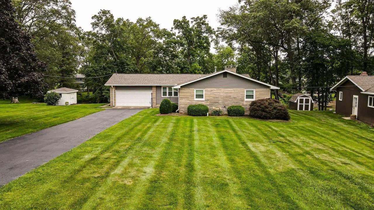 18 Lakewood Dr. - Paris, Illinois, 61944