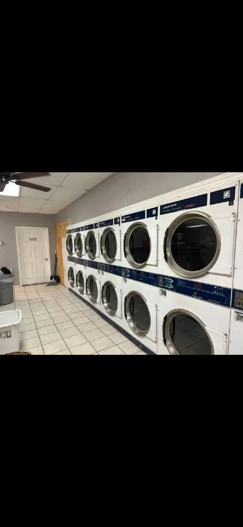 MULTI-SERVICE COMMERCIAL BUILDING WITH ESTABISHED CLEANERS,LAUNDRY, TANNING, AND AVAILABLE RENTAL SPACE - Hugo, Oklahoma, 74743