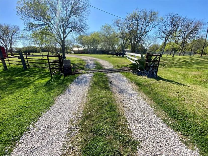 Property from 560 PR 2501 - KW