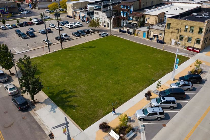 Land -Retail in Janesville