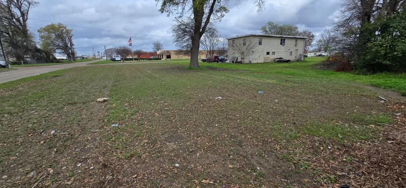 Triplex on .5 Acres in Bolivar County, MS 