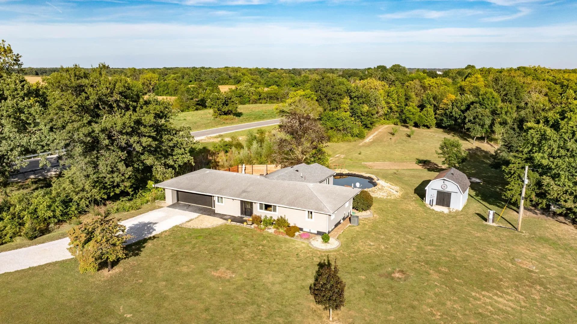 115 Schoeneman Road, Shipman, IL - Shipman, Illinois, 62685