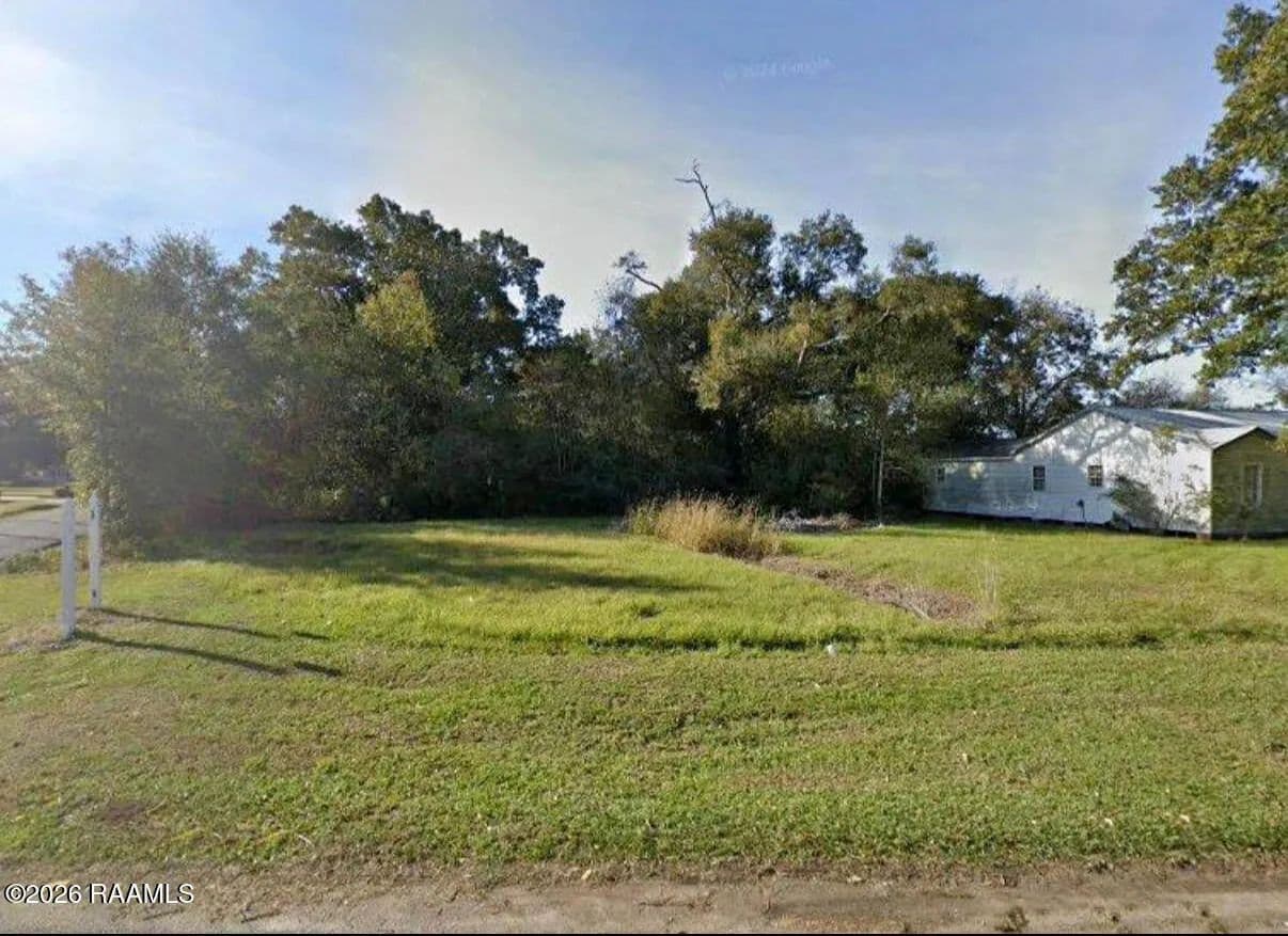 1.55 Acres of Land for Sale in Ville Platte, Louisiana - Ville Platte, Louisiana, 70586