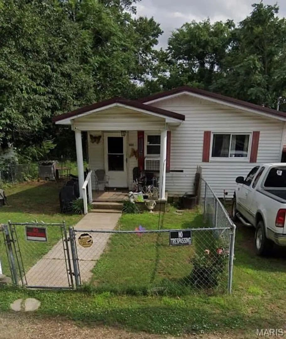 Cozy 2-Bed, 1-Bath Cottage For Sale in Kennett, MO - Kennett, Missouri, 63857