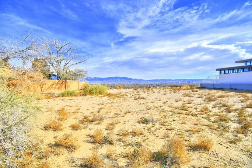 Land -Single Family Acreage in Albuquerque