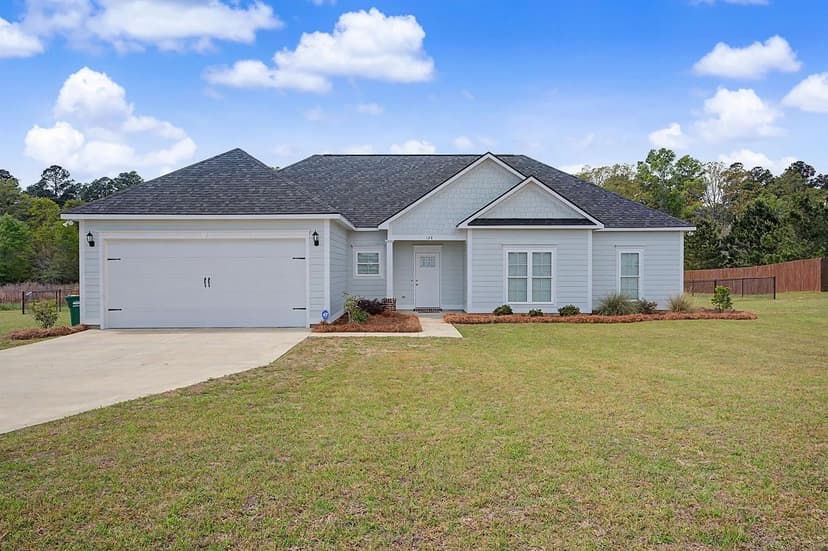 Beautiful home on 1.28 Acres in Lee county Ga