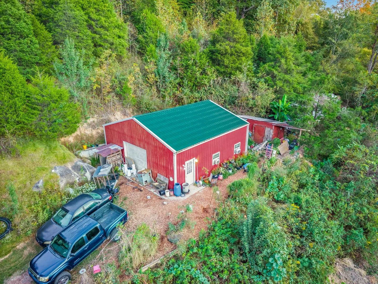 1.02 Acres of Land for Sale in Bethpage, TN - Bethpage, Tennessee, 37022