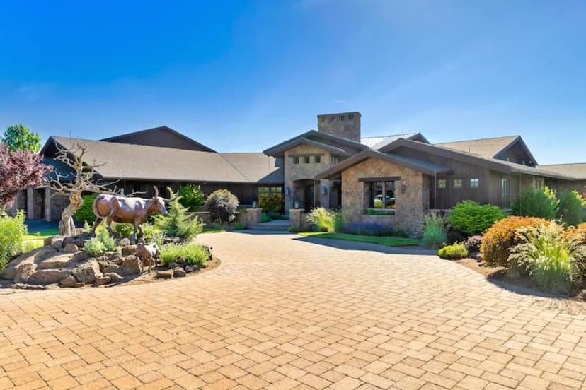 Spectacular Powell Butte Property
