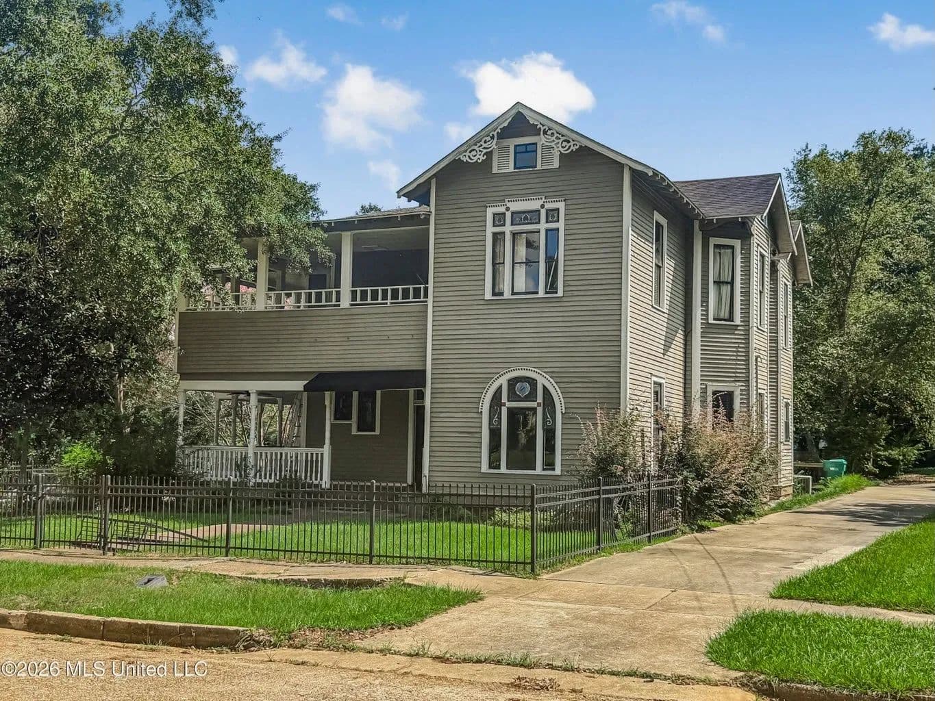 Large Historic Home for Sale in McComb MS - Mccomb, Mississippi, 39648