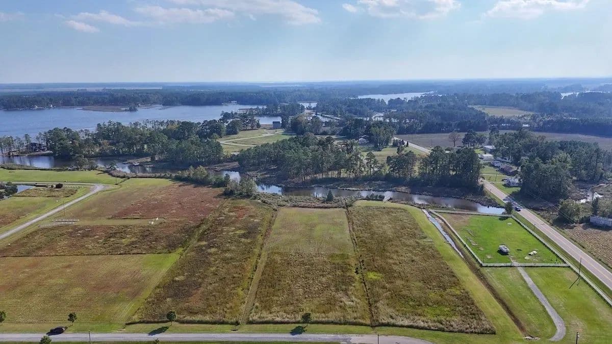1.63 Acre Waterfront Lot for Sale in Beaufort County, NC! - Belhaven, North Carolina, 27810