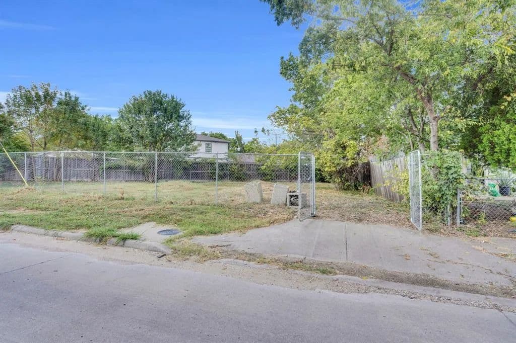 Vacant Land in Dallas - Dallas, Texas, 75212