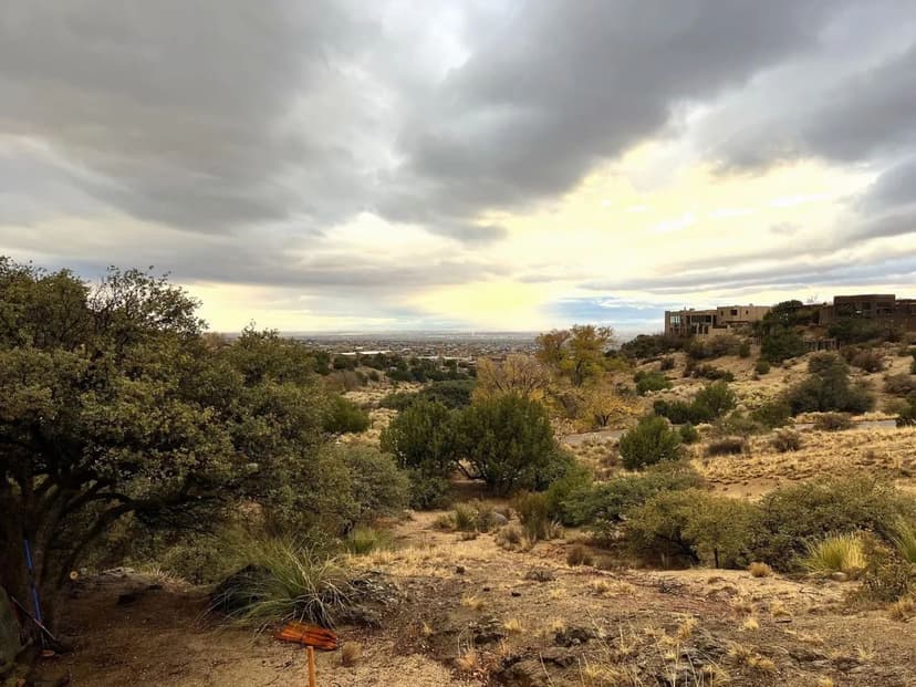 Land -Single Family Acreage in Albuquerque