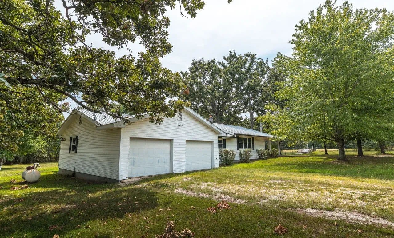 Cliff Road Home & Acres - Dixon, Missouri, 65459