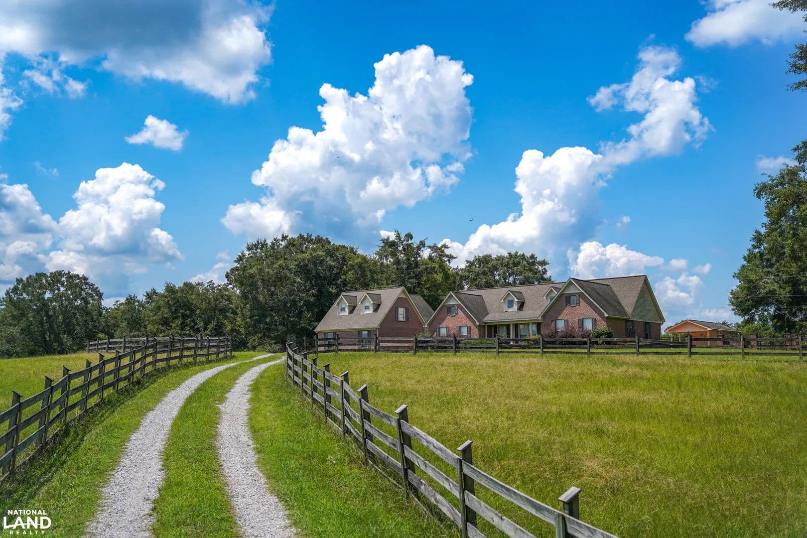 Antioch Road Beautiful House and Pole Barn - Centreville, Alabama, 35042