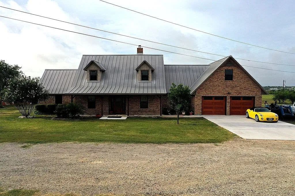 2379 Wetz Rd - Remodeled 5BD/3BA Country Home on 2 Acres, Marion TX - Marion, Texas, 78124