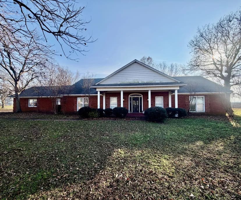 Home in Bolivar County at 2907 Highway 8 in Cleveland, MS