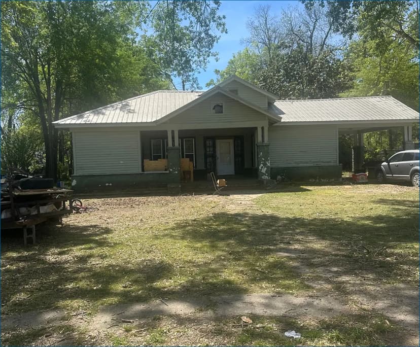 Home in Sunflower County at 299 W Shaw Ave in Drew, MS