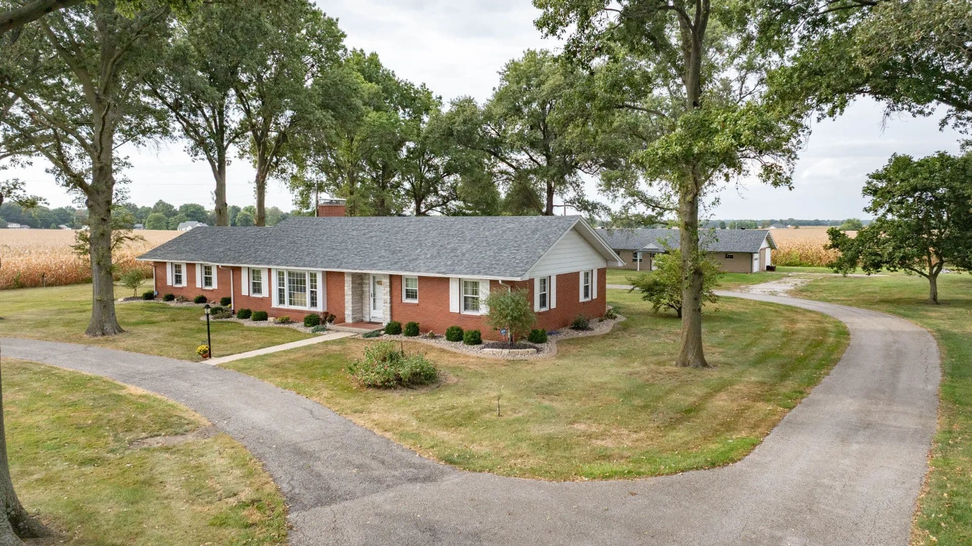 24018 State Highway 16, Jerseyville, IL - Jerseyville, Illinois, 62052