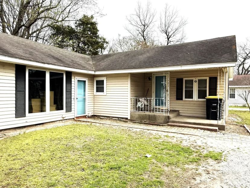 Adorable and Spacious 4-Bed Home For Sale in Cooter, MO