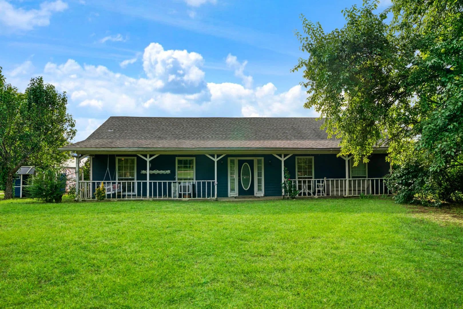 Ranch Style House on 1 Acre Paris, TX City Limits - Paris, Texas, 75460