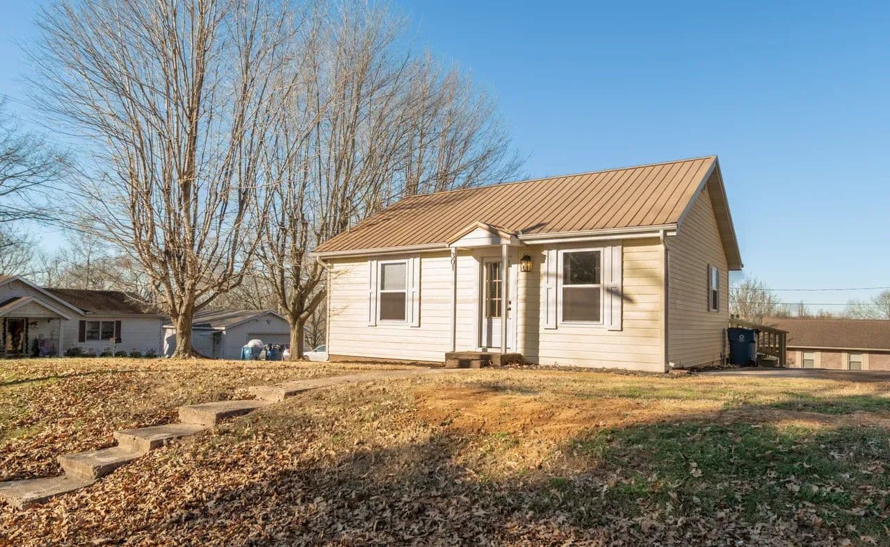 Beautifully Newly Remodeled 2 Bed, 1 Bath Home For Sale in Bloomfield, MO - Bloomfield, Missouri, 63825