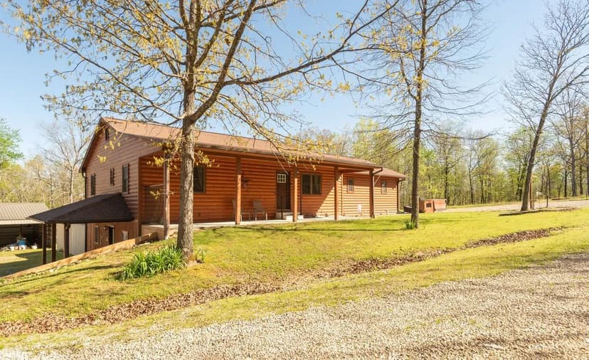 3-Bed Log-Style Home For Sale in Wayne Co., MO