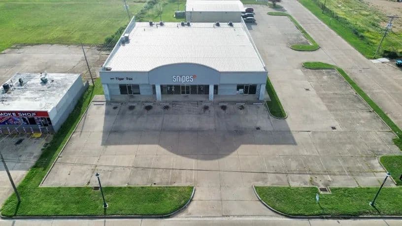 Commercial Property FOR LEASE in Bolivar County at 400 HWY 61 N. in Cleveland, MS