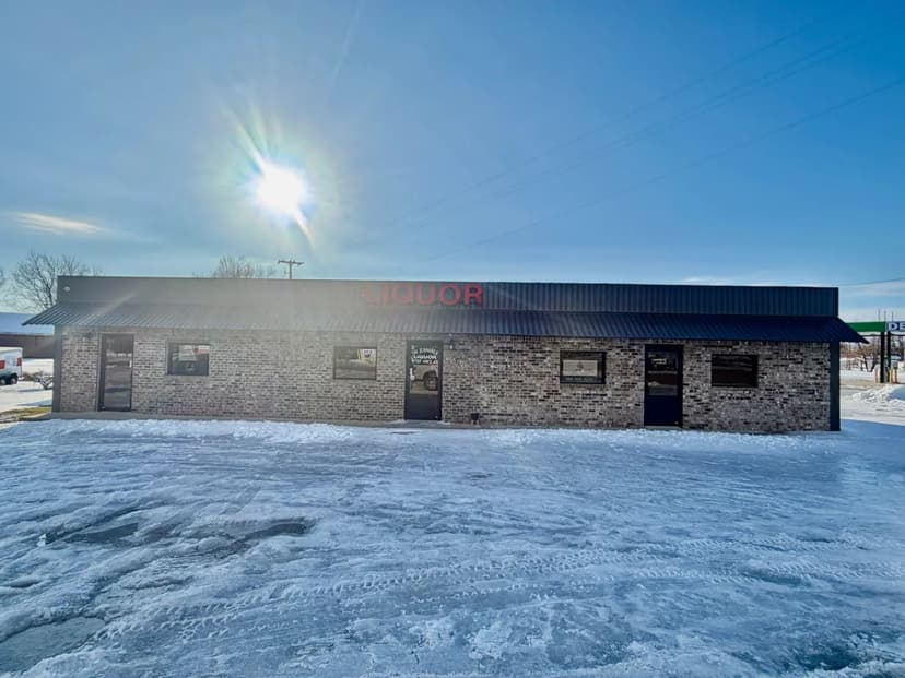 Commercial Property (Liquor Store Business) in Tallahatchie County at 17757 HWY 49 in Tutwiler, MS