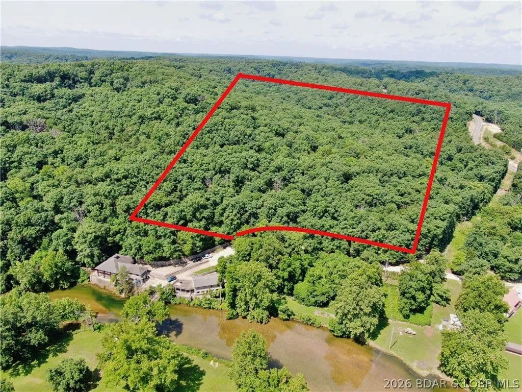 18 Acres of Land for Sale in Camdenton, MO - Camdenton, Missouri, 65020