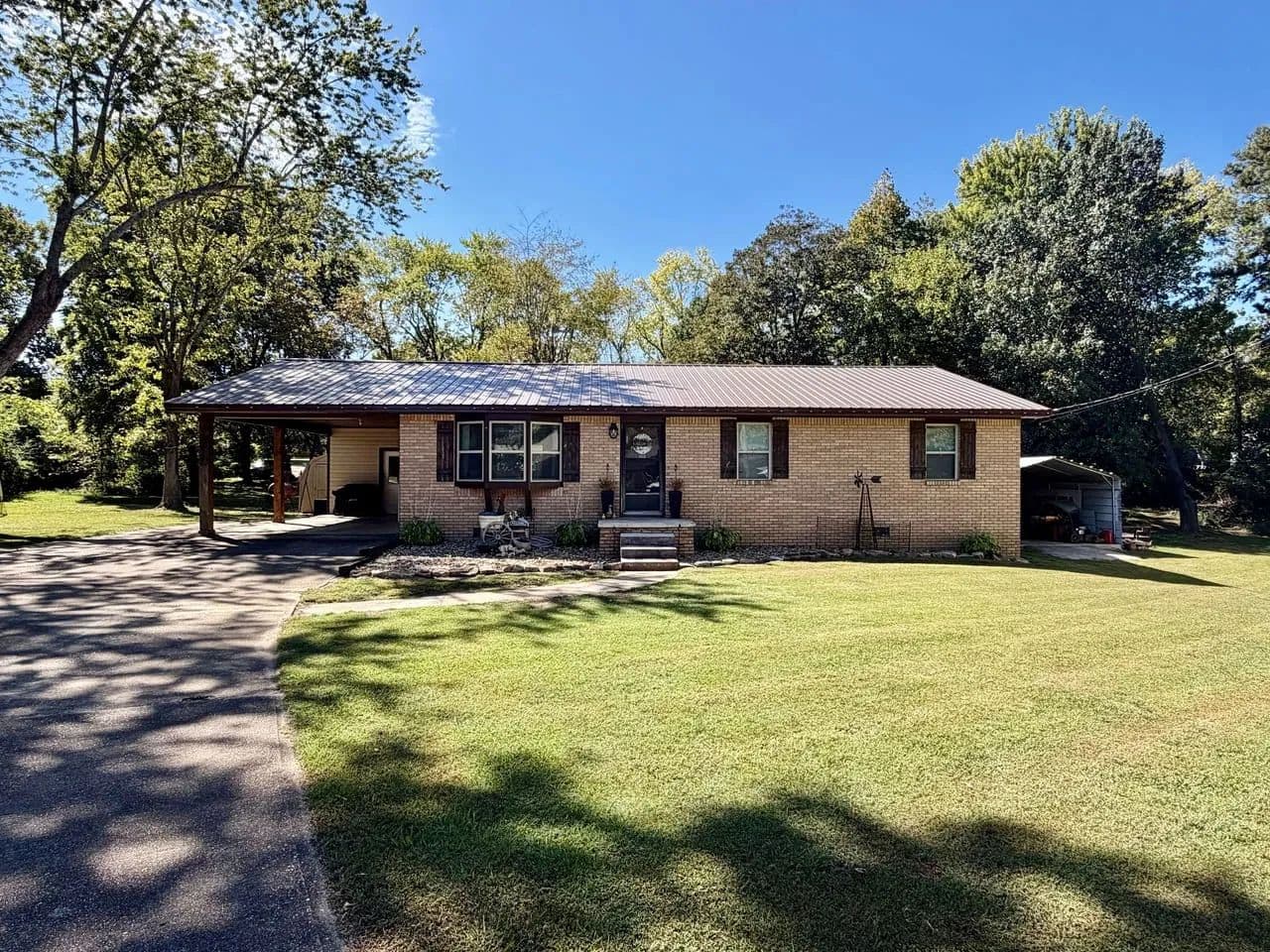 3-Bed Home in Desirable Area of Poplar Bluff, MO - Poplar Bluff, Missouri, 63901