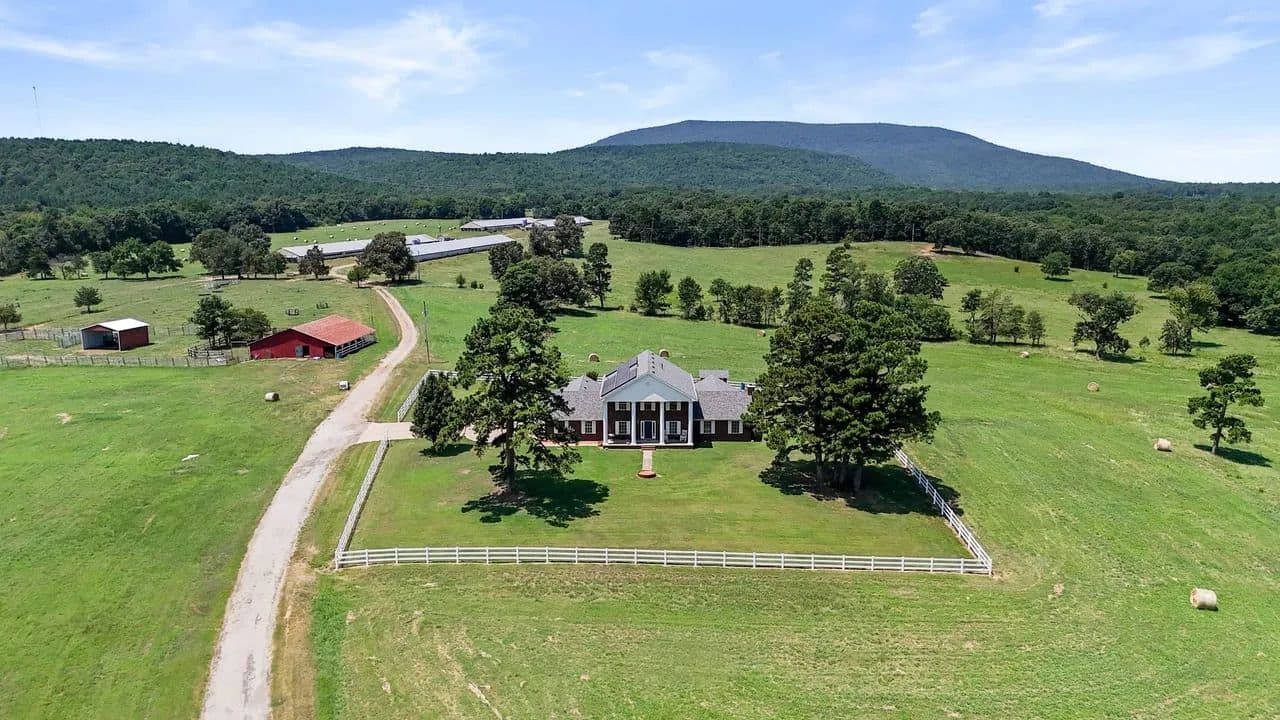 River Valley Angus Ranch - Waldron, Arkansas, 72958