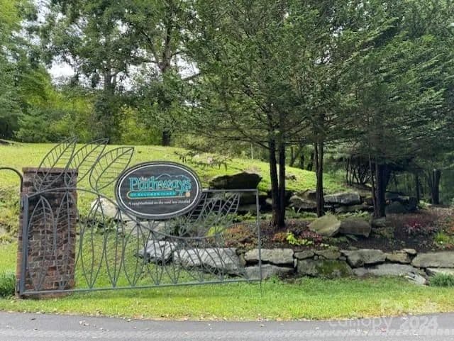 Lots & Land-Other in Hendersonville - Hendersonville, North Carolina, 28739
