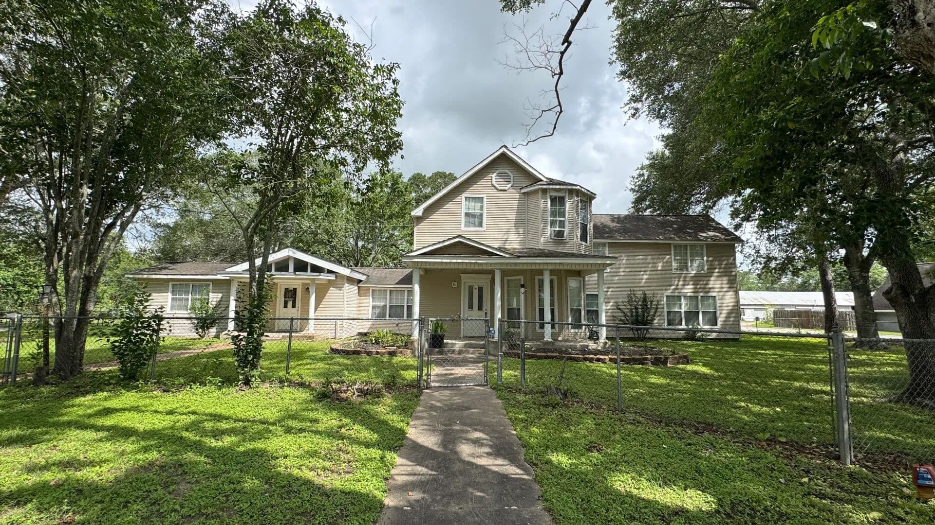 411 E Church St El Campo Tx - Texas, 77437