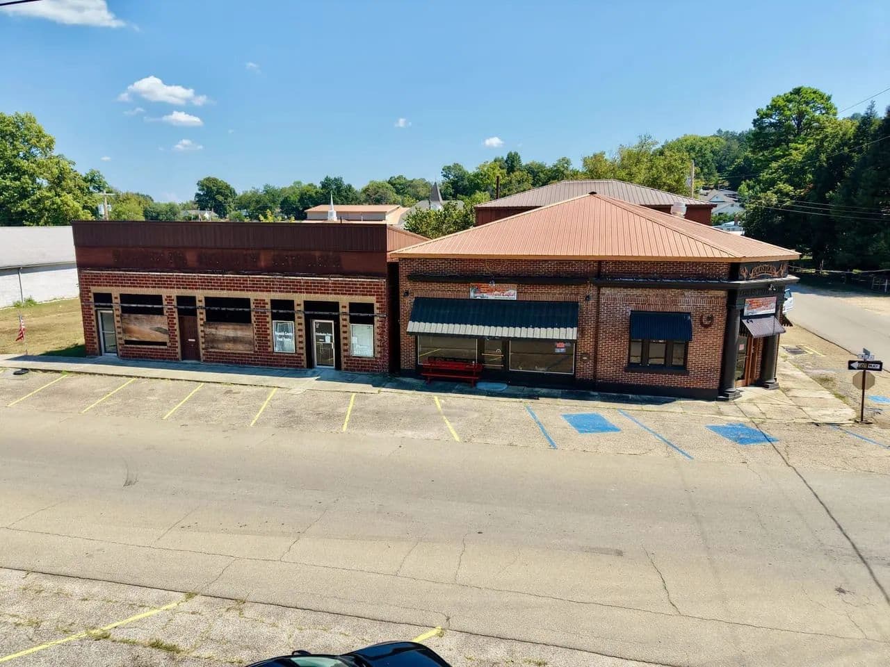 Spacious Commercial Opportunity on Main St. of Ellington, MO - Ellington, Missouri, 63625