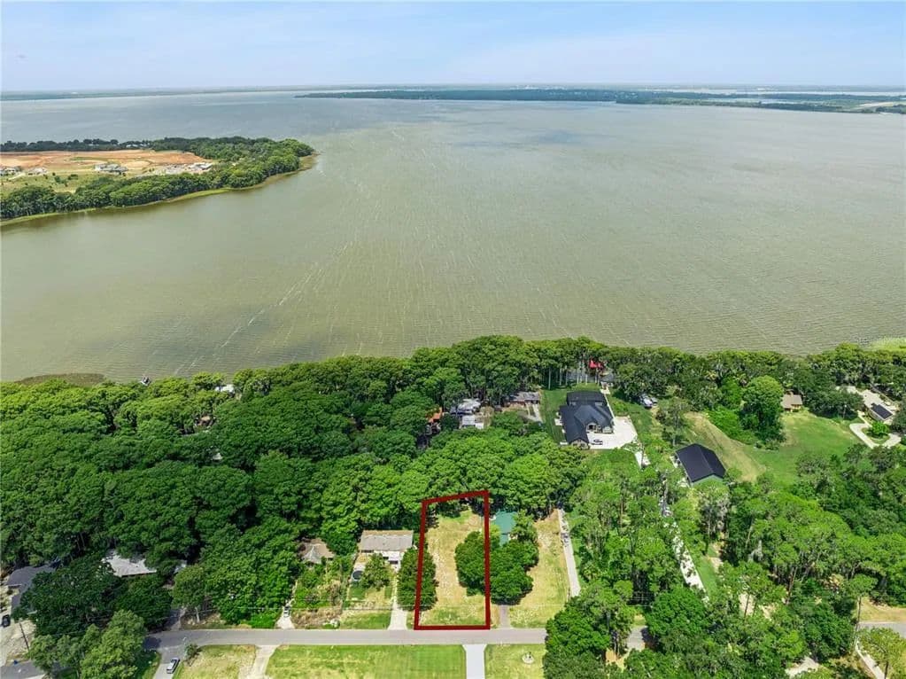 Vacant Land in Tavares - Tavares, Florida, 32778