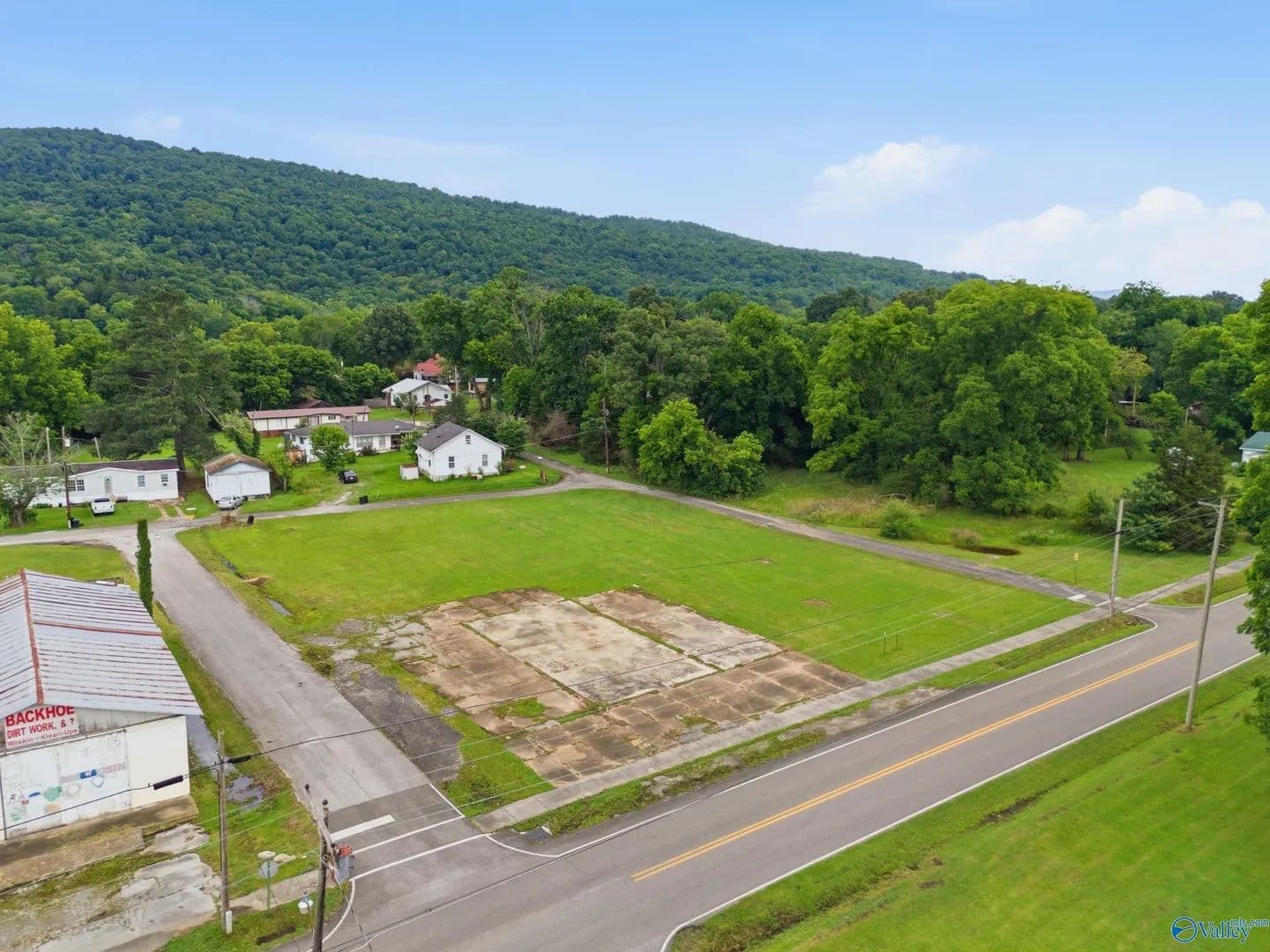 0.73 Acres of Land for Sale in Stevenson, Alabama - Stevenson, Alabama, 35772