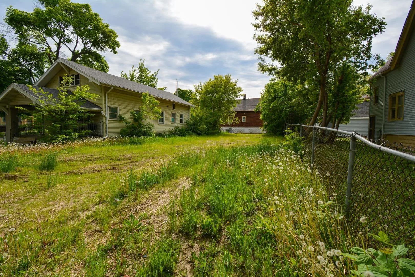 0.11 Acres of Land for Sale in Milwaukee, Wisconsin - Milwaukee, Wisconsin, 53210