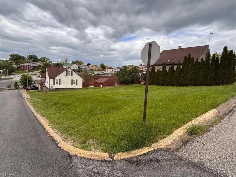 Land -Single Family Acreage in Weirton