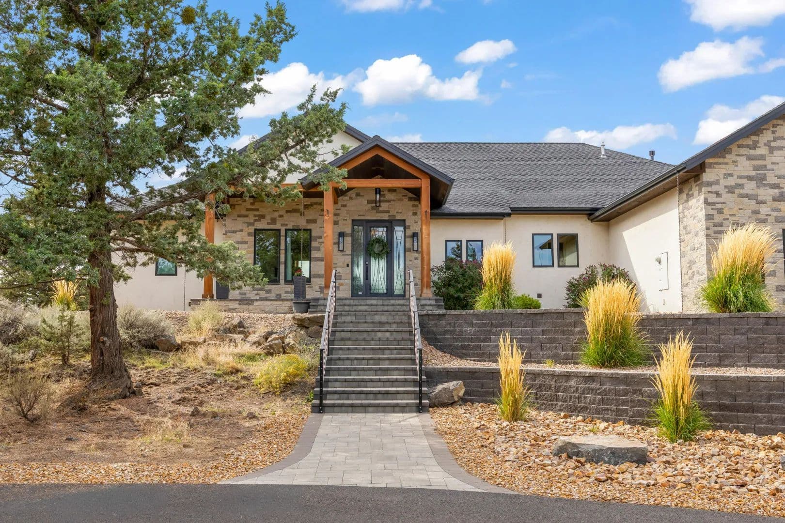 Modern High Desert Luxury Estate - Bend, Oregon, 97701