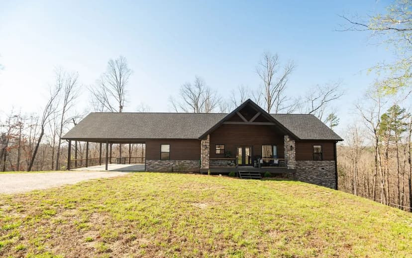 Beautiful 5-Bed Home on 6+/- AC For Sale in Van Buren, MO