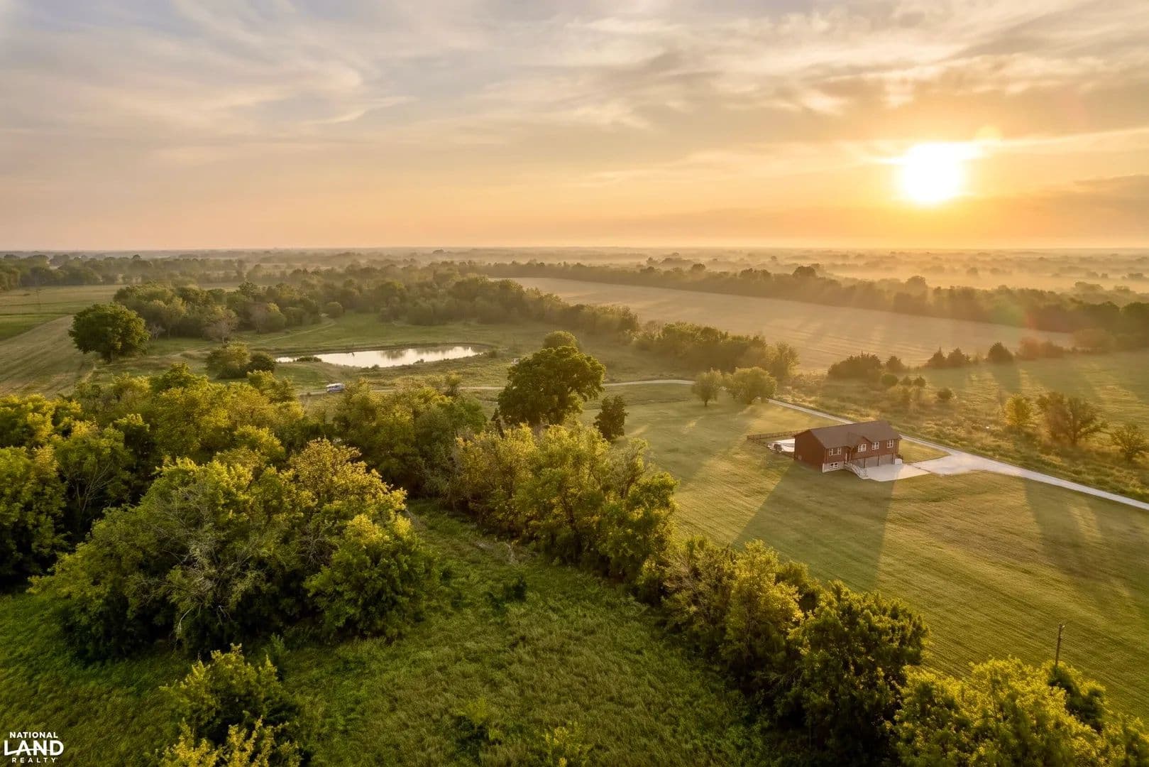 4 Bed, 3 Bath - Pool - 38+/- Acres - Hunting & Fishing - Chanute, Kansas, 66720