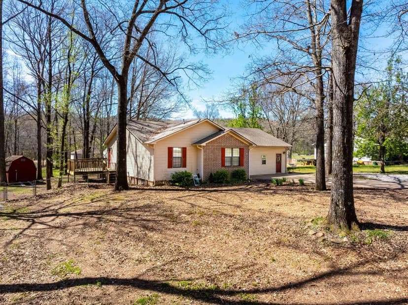 Private 3 Bed 2 Bath Home on a dead-end road, Fenced Back Yard, Batesville, Arkansas