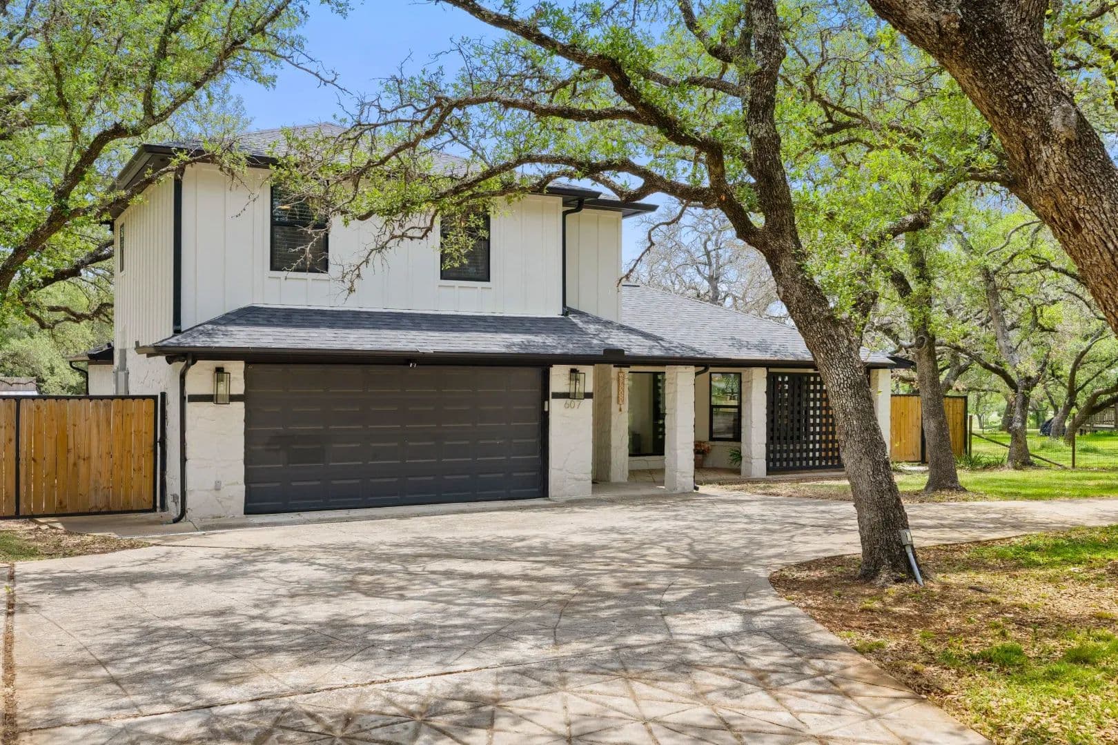 607 Liveoak Dr, Johnson City, TX 78636 - Johnson City, Texas, 78636