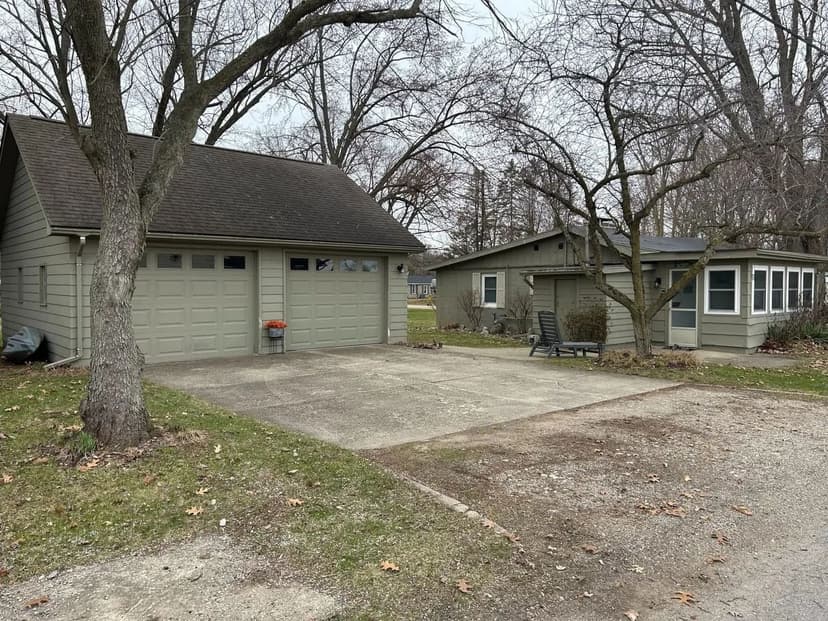 63479 W Fish Lake Rd, Sturgis, MI 49091 / 2BD, 1BA, 672 SQ FT / Lake Access