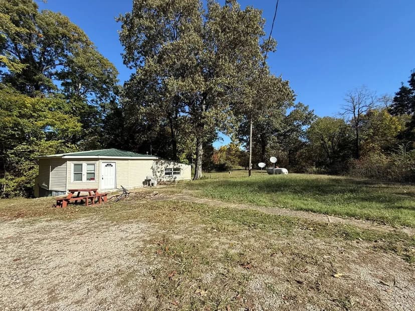 2-Bed Home on 10+/- AC in Bloomfield, MO