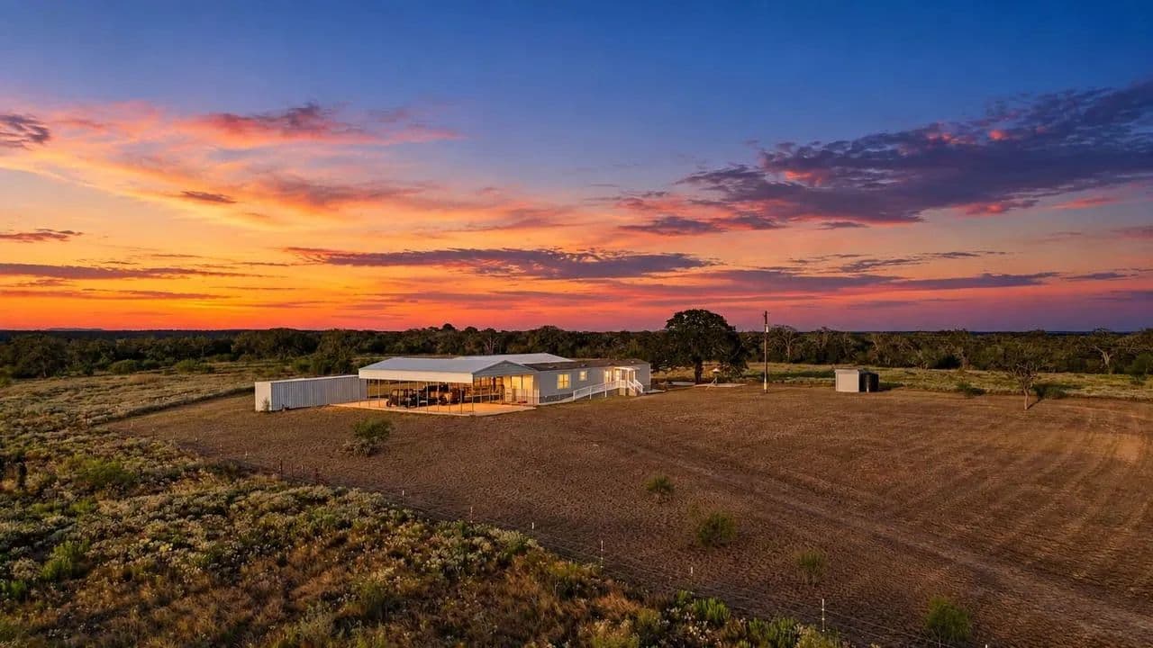 Lakey Ridge Ranch - Nixon, Texas, 78140