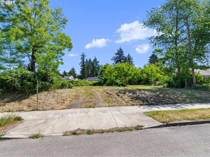 Property from 5716 SE 122ND AVE - KW